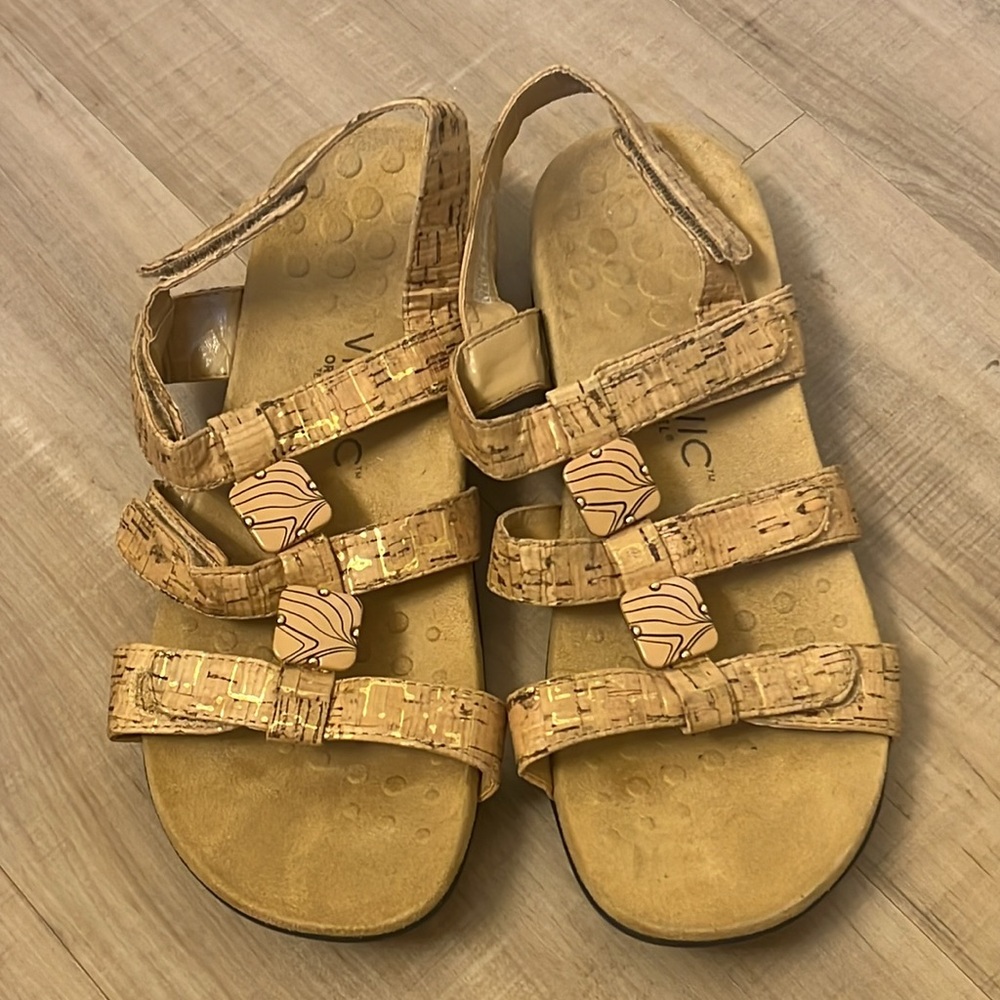 Vionic Cork-Pattern Tan Adjustable Slingback Sandals - Picture 4 of 9